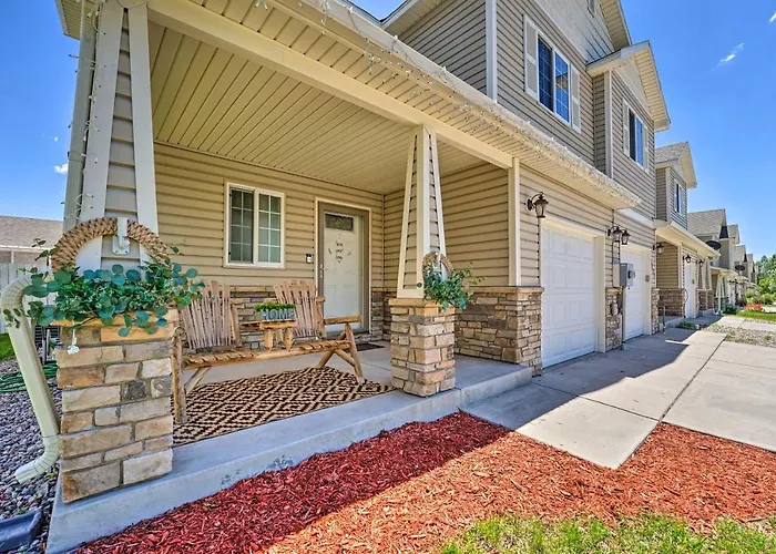 Inviting Townhome ~ 4 Mi To Downtown Сasa de vacaciones *