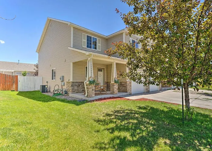 Сasa de vacaciones Inviting Townhome ~ 4 Mi To Downtown *
