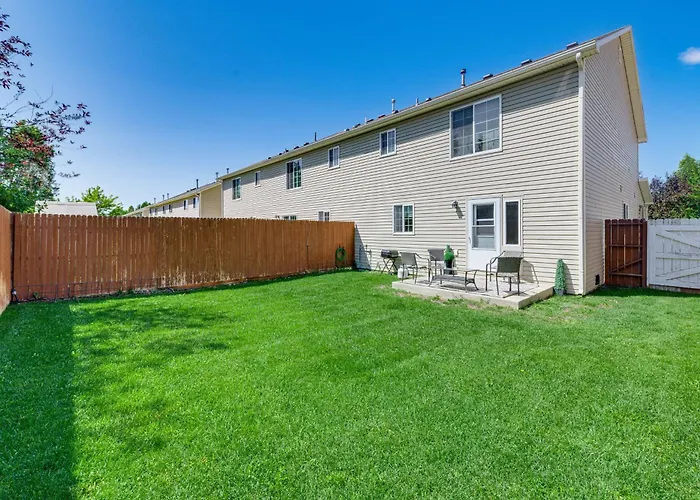 Inviting Townhome ~ 4 Mi To Downtown