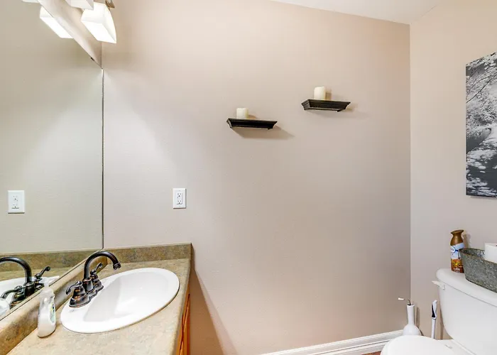 Inviting Townhome ~ 4 Mi To Downtown Сasa de vacaciones Cheyenne