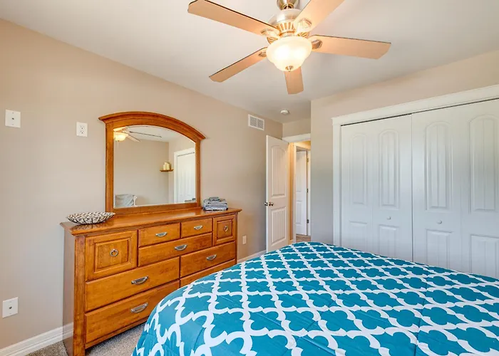 Inviting Townhome ~ 4 Mi To Downtown
