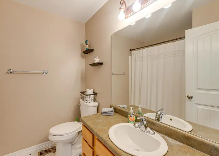 Сasa de vacaciones Inviting Townhome ~ 4 Mi To Downtown