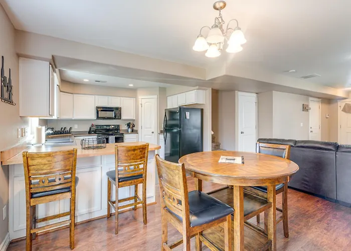 Inviting Townhome ~ 4 Mi To Downtown Сasa de vacaciones *
